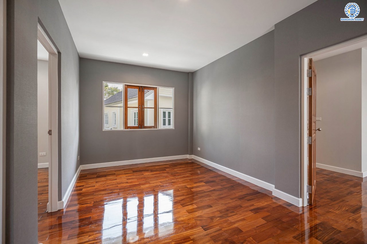 บ้านมือสองตกแต่งใหม่ โครงการ ลัดดารมย์ เพชรเกษม69 ตกแต่งหรูหราดีไซน์สุด Classic วิวสวนสาธารณะ ใกล้ส่วนกลาง บนเนื้อที่ 173.5 ตร.ว. ฟังก์ชันจัดเต็ม 4 ห้องนอน 4 ห้องน้ำ 1 ห้องอเนกประสงค์ 1 ห้องแม่บ้าน จอดรถได้ถึง 2 คัน บนทำเลศักยภาพ เชื่อมต่อหลายเส้นทาง ใกล้เดอะมอลล์บางแค จุดขึ้นทางด่วน "กาญจนาภิเษก" และรถไฟฟ้าสายสีน้ำเงิน "สถานีหลักสอง"